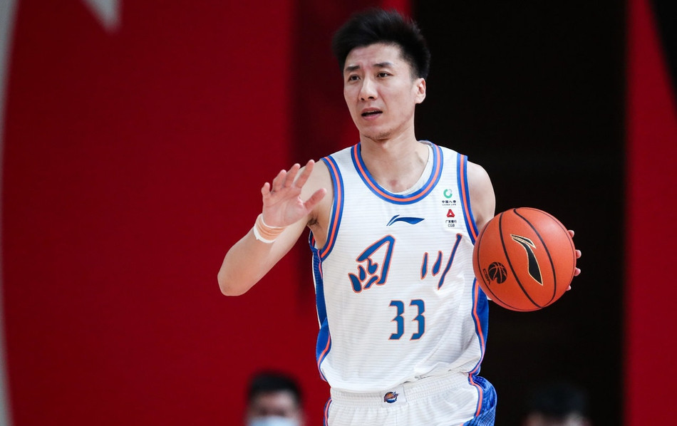 风云突变成都蓉城关键时刻更衣室发声；CBA季后赛版图或变；媒体盛赞；临场指挥获称赞(辽宁男篮更衣室内讧)