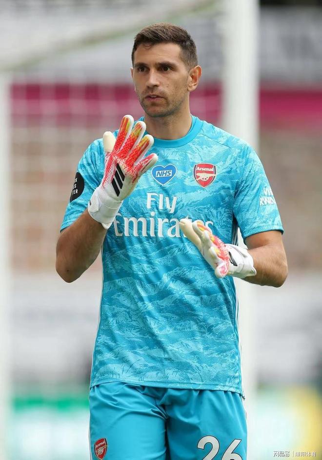 阿斯顿维拉发布备战花絮，关键时刻门线救险，荷甲任务艰巨，资深球员宣示担当(阿森纳与阿斯顿维拉再度交锋)
