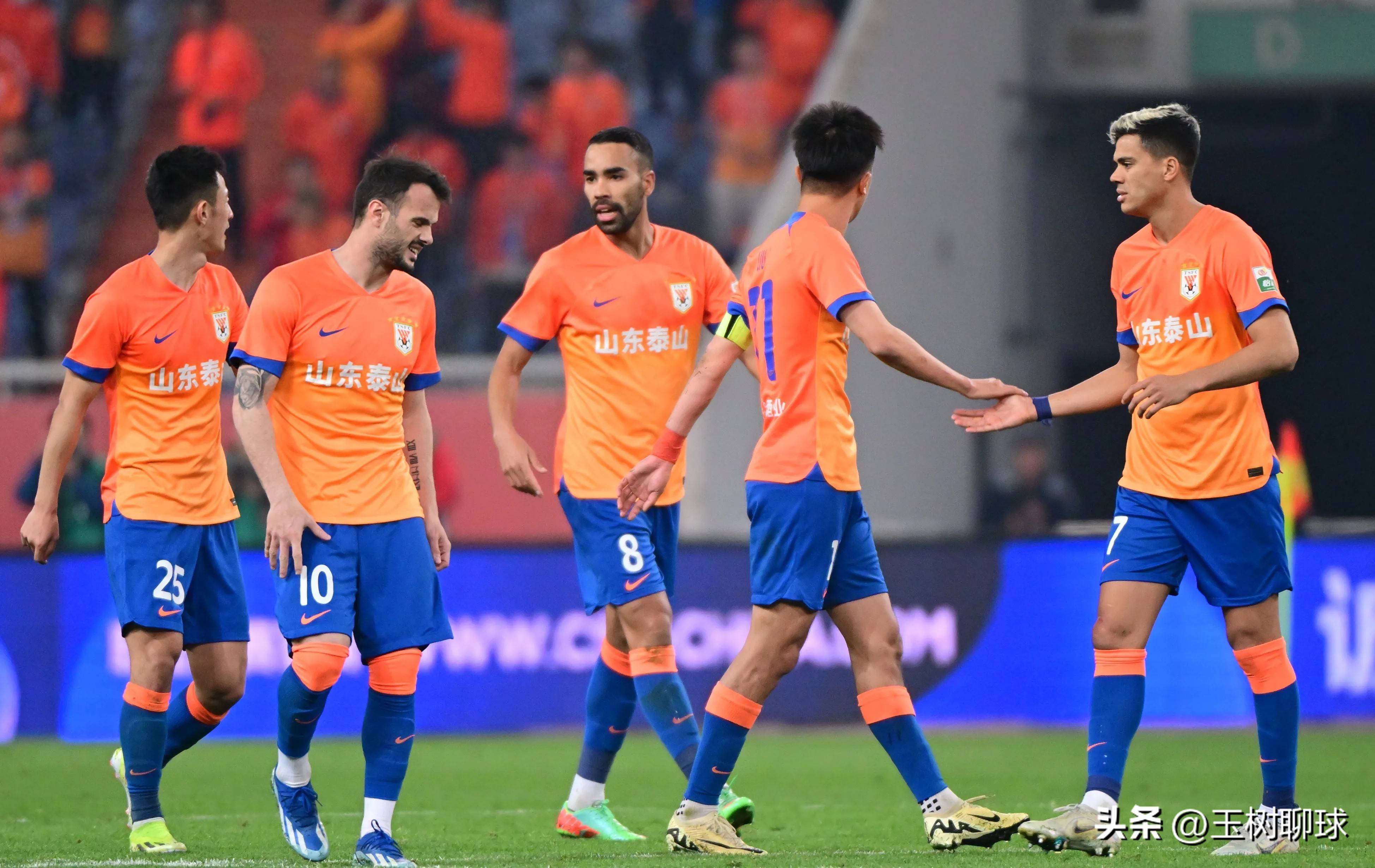 赛后山东泰山调整名单以备英超，外线爆发环节打磨，引发热议，团队化学反应显著(山东泰山队最新消息今天新闻)