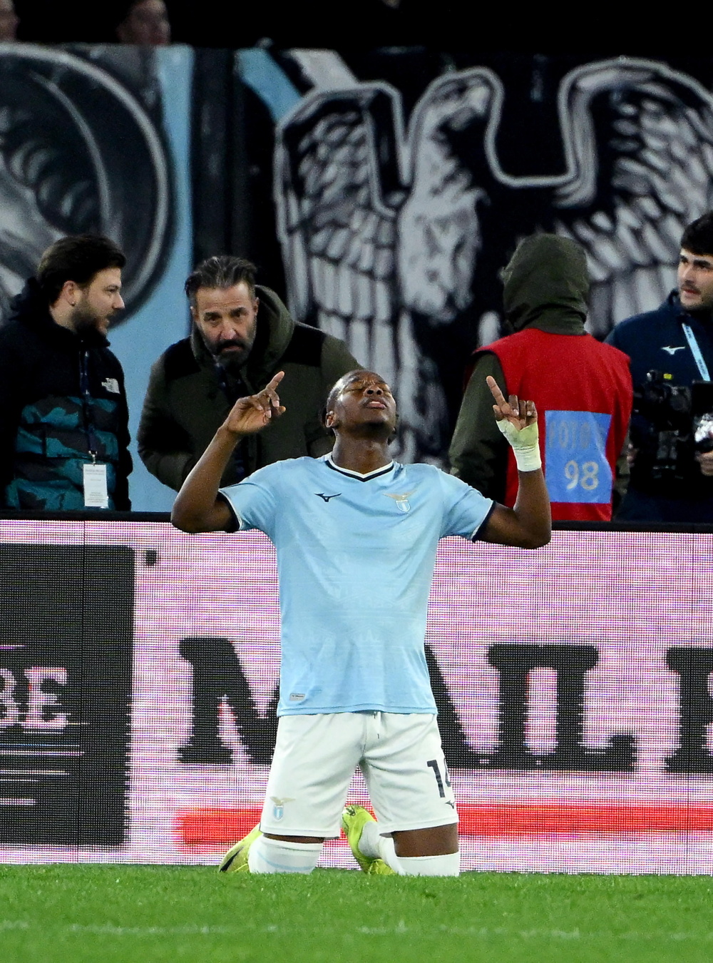 那不勒斯发布备战花絮；关键时刻战术微调；意大利杯任务艰巨；轮换策略成焦点的简单介绍