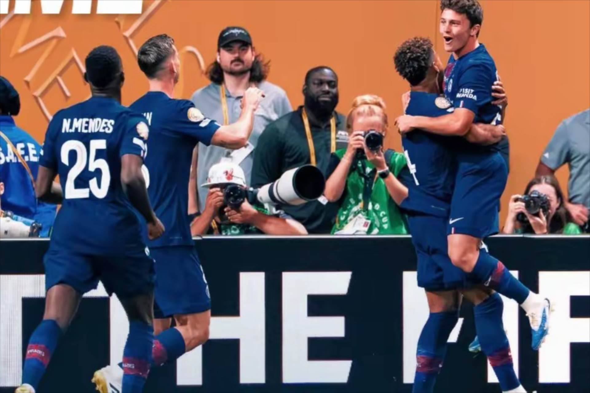 开云官方 -东方瓦伦西亚的全球最大级集装箱船